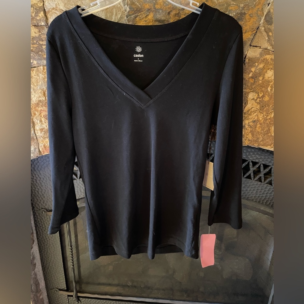 Caslon V neck knit top NWT